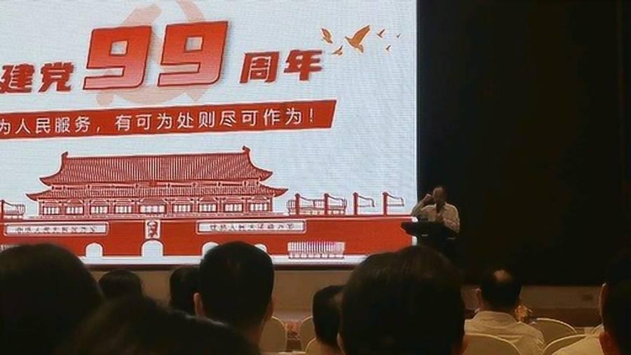叫男朋友去洗衣机拿衣服，他不愿意，还说我自己去拿吧，说话态度还不好？